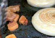 网红油酥火烧,酥脆可口，回味无穷的街头美食传奇
