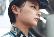 短发女兵小姐姐,英姿飒爽的青春风采